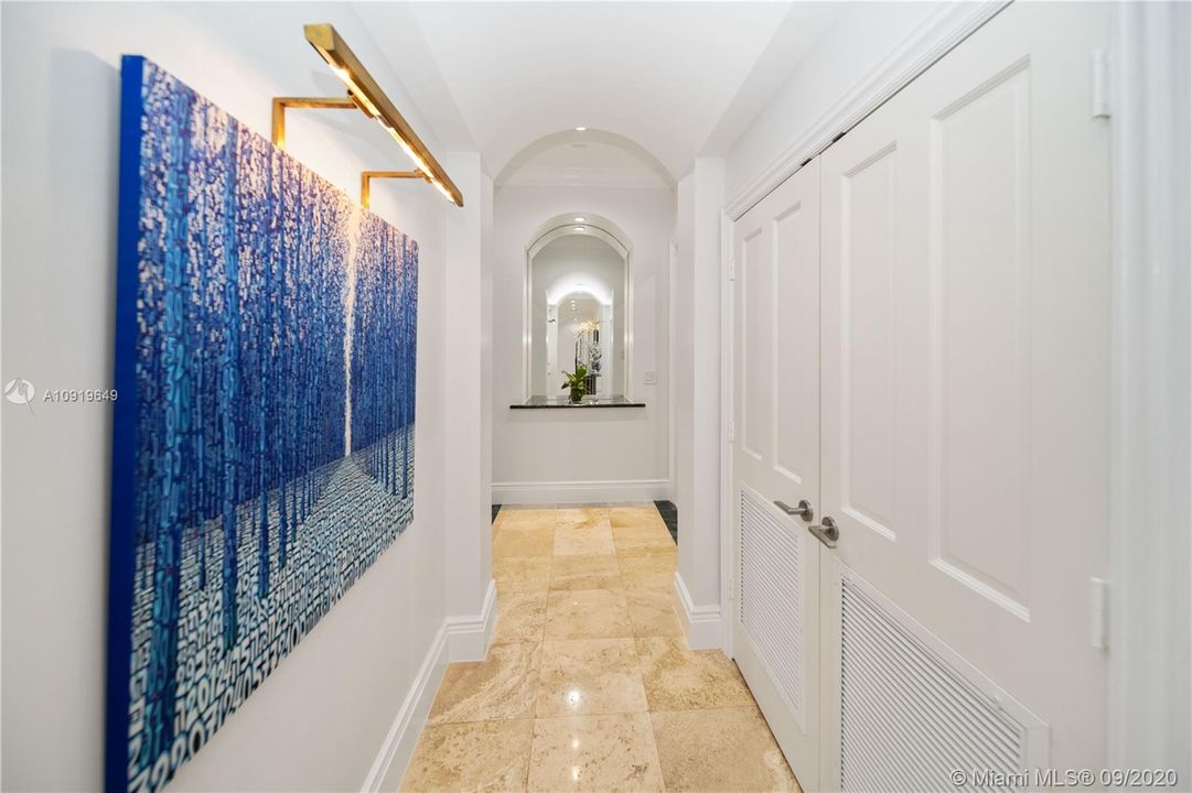 Recently Sold: $4,200,000 (7 beds, 7 baths, 7030 Square Feet)