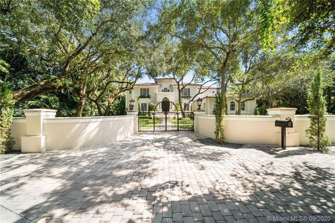 Recently Sold: $4,200,000 (7 beds, 7 baths, 7030 Square Feet)
