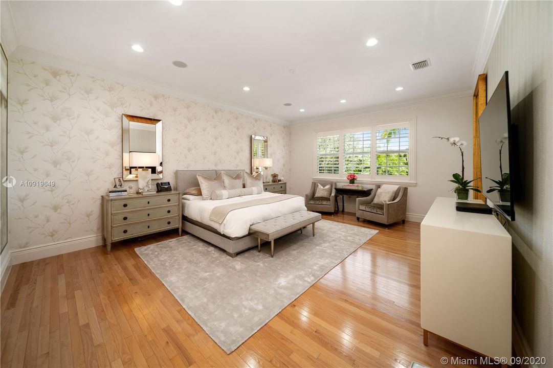 Recently Sold: $4,200,000 (7 beds, 7 baths, 7030 Square Feet)