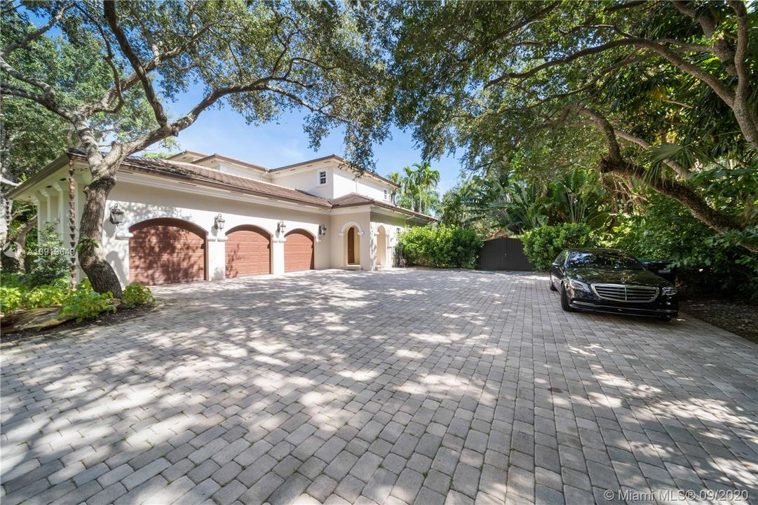 Recently Sold: $4,200,000 (7 beds, 7 baths, 7030 Square Feet)
