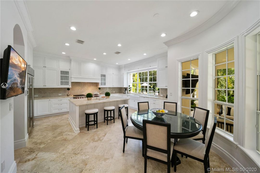 Recently Sold: $4,200,000 (7 beds, 7 baths, 7030 Square Feet)