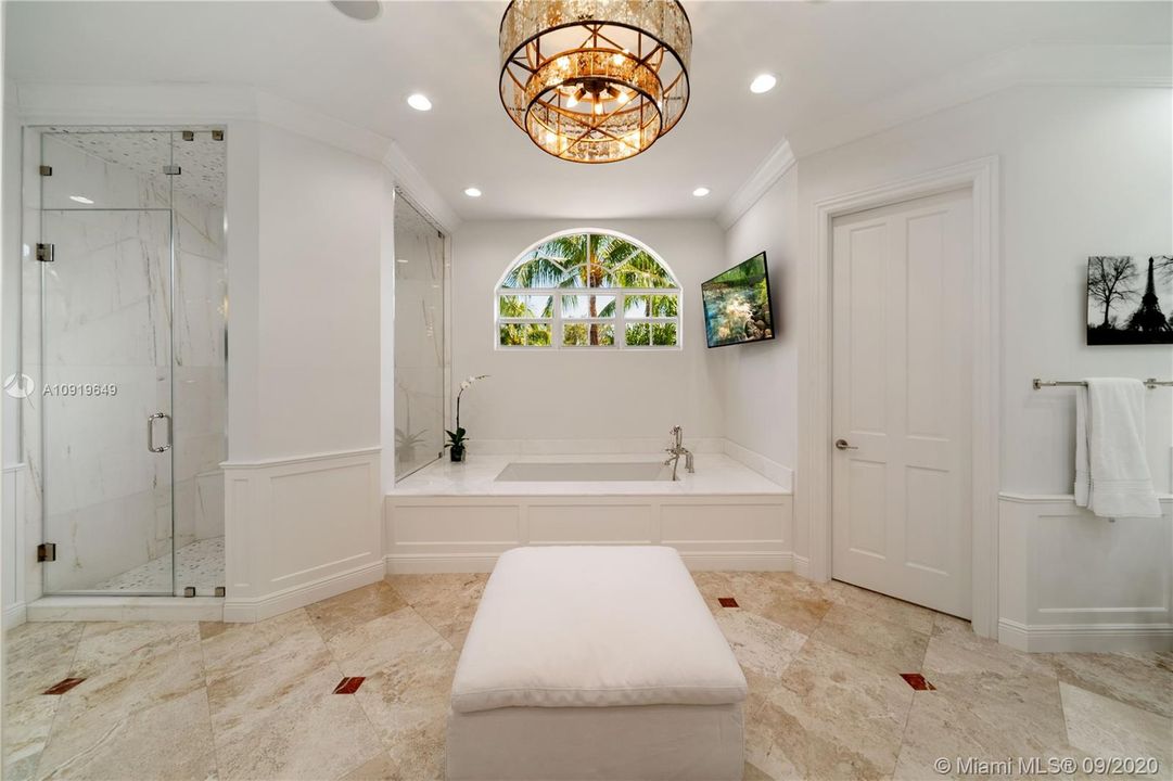 Recently Sold: $4,200,000 (7 beds, 7 baths, 7030 Square Feet)