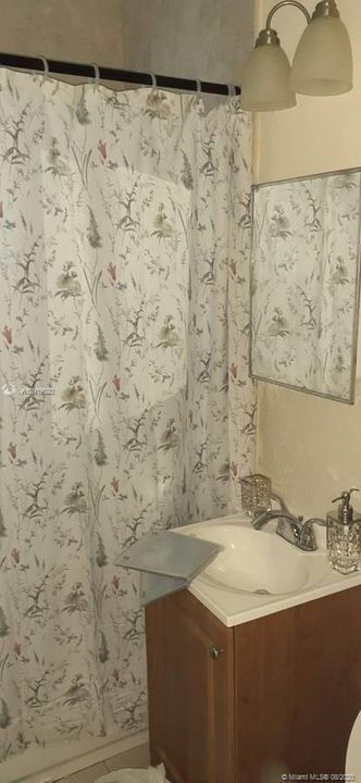 Recently Rented: $1,400 (2 beds, 1 baths, 3790 Square Feet)