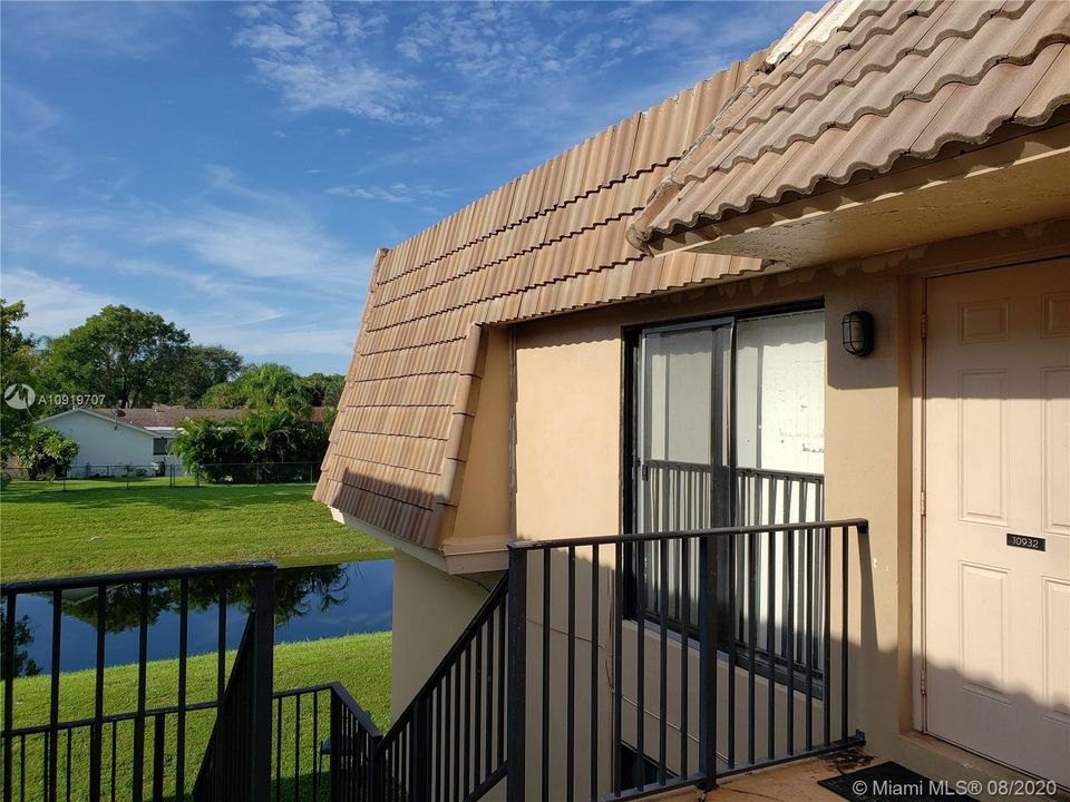 Recently Sold: $119,900 (2 beds, 1 baths, 752 Square Feet)
