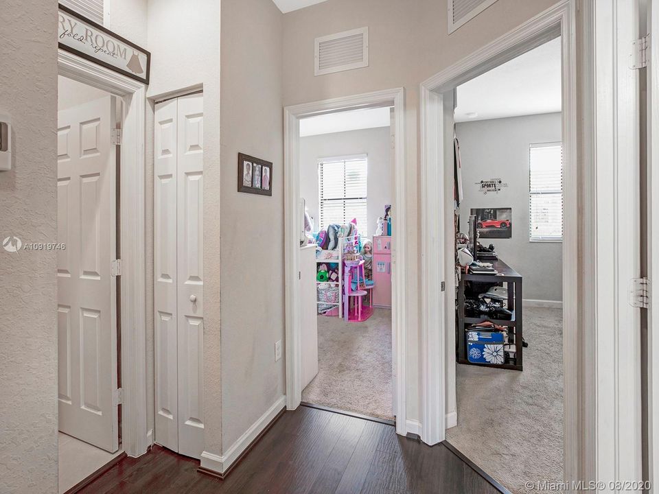 Recently Sold: $324,000 (3 beds, 2 baths, 1530 Square Feet)