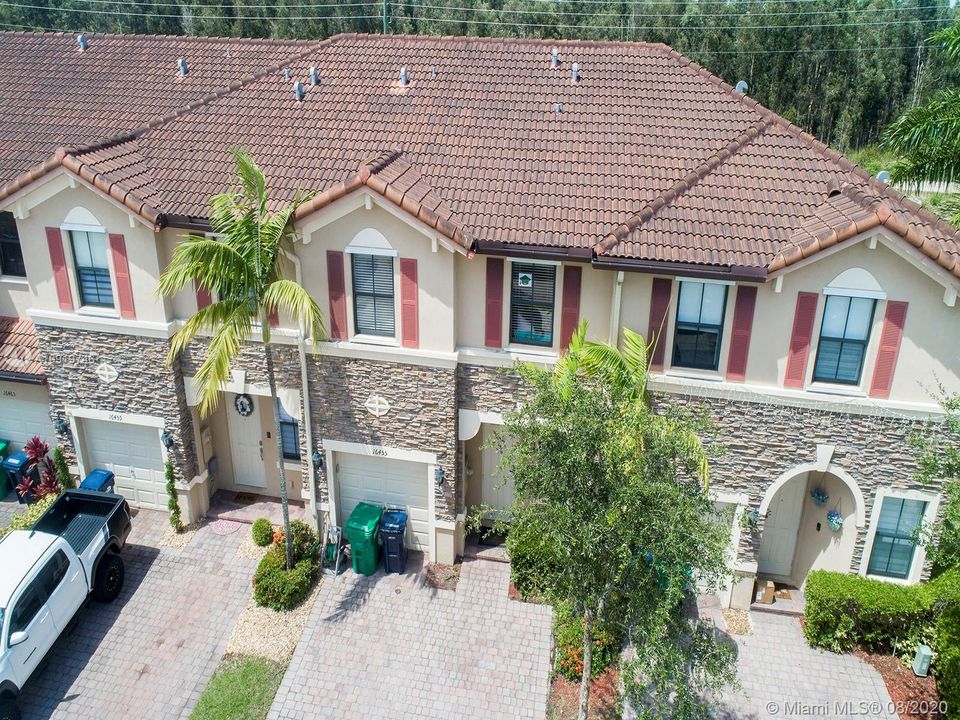 Recently Sold: $324,000 (3 beds, 2 baths, 1530 Square Feet)