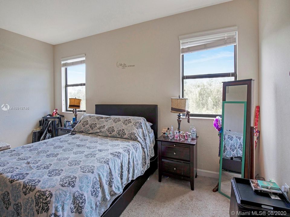 Recently Sold: $324,000 (3 beds, 2 baths, 1530 Square Feet)