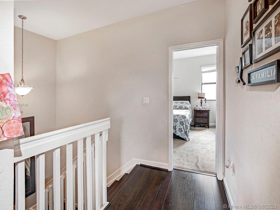 Recently Sold: $324,000 (3 beds, 2 baths, 1530 Square Feet)