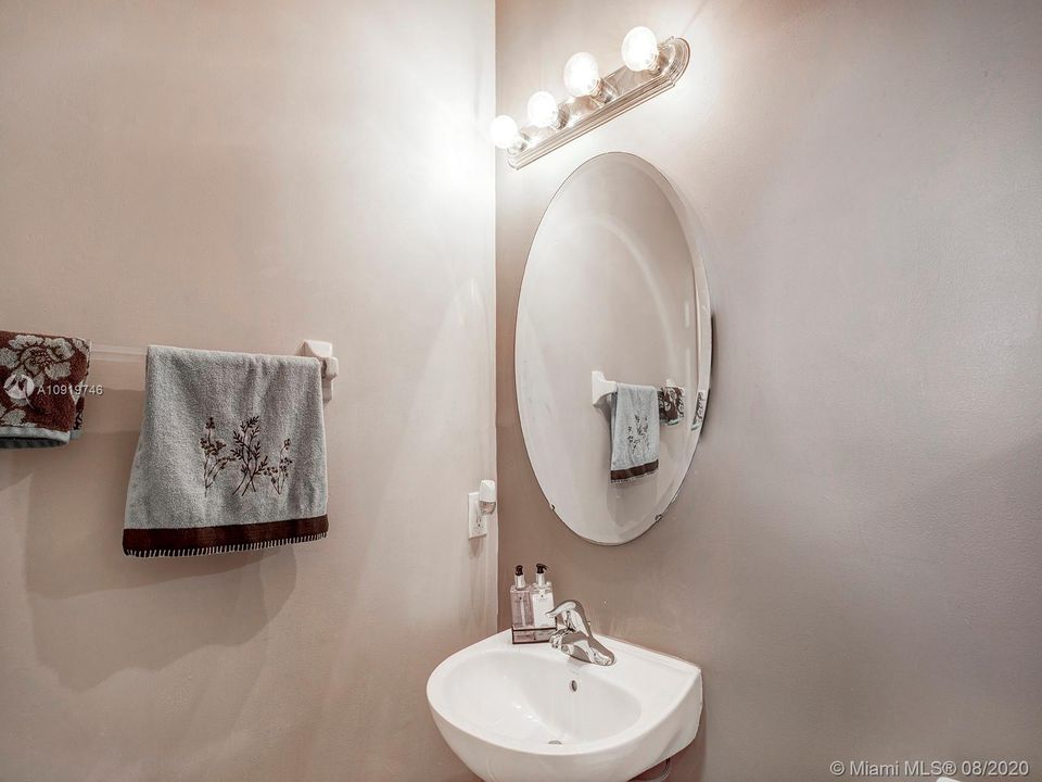 Recently Sold: $324,000 (3 beds, 2 baths, 1530 Square Feet)