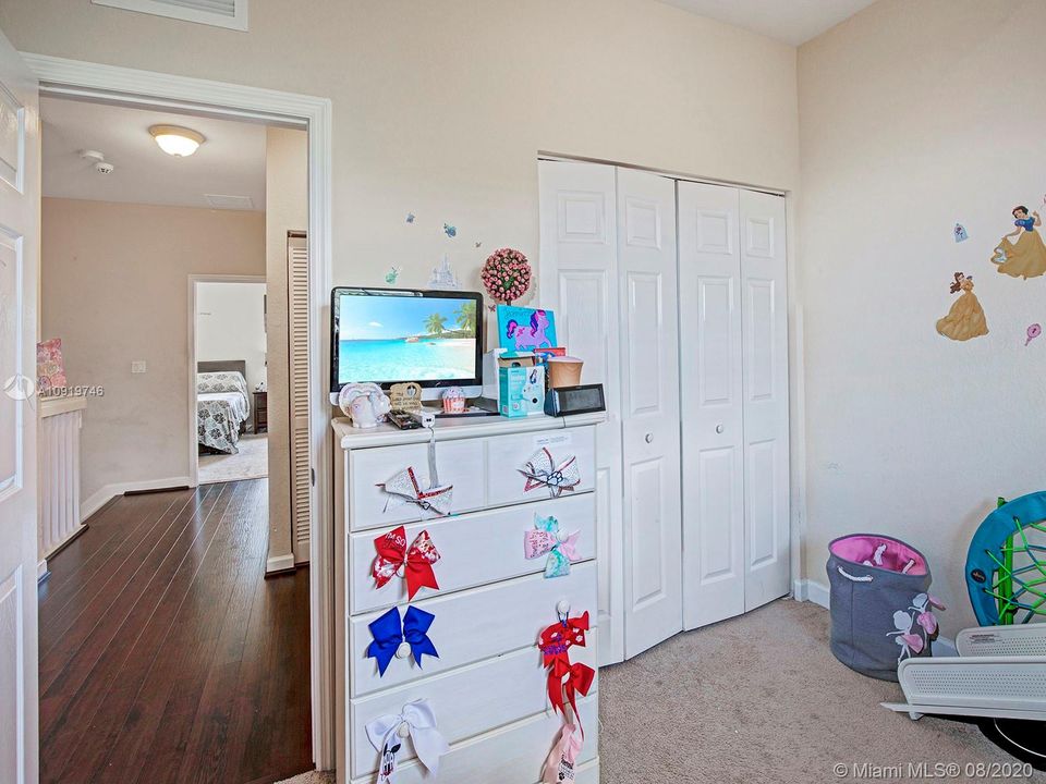 Recently Sold: $324,000 (3 beds, 2 baths, 1530 Square Feet)