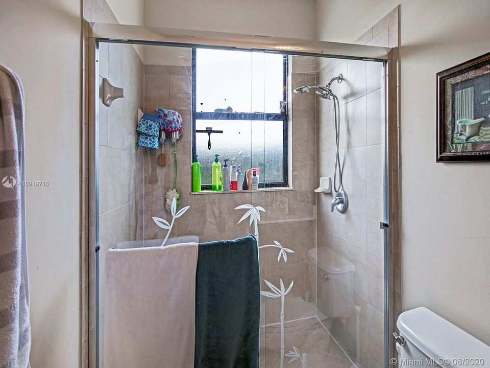 Recently Sold: $324,000 (3 beds, 2 baths, 1530 Square Feet)