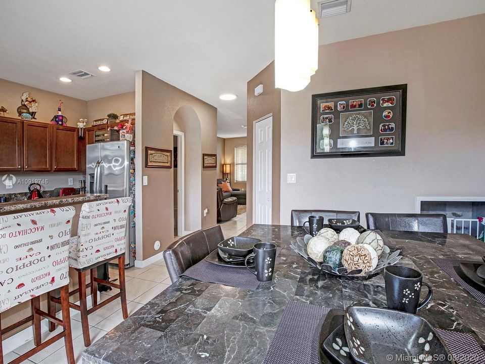 Recently Sold: $324,000 (3 beds, 2 baths, 1530 Square Feet)