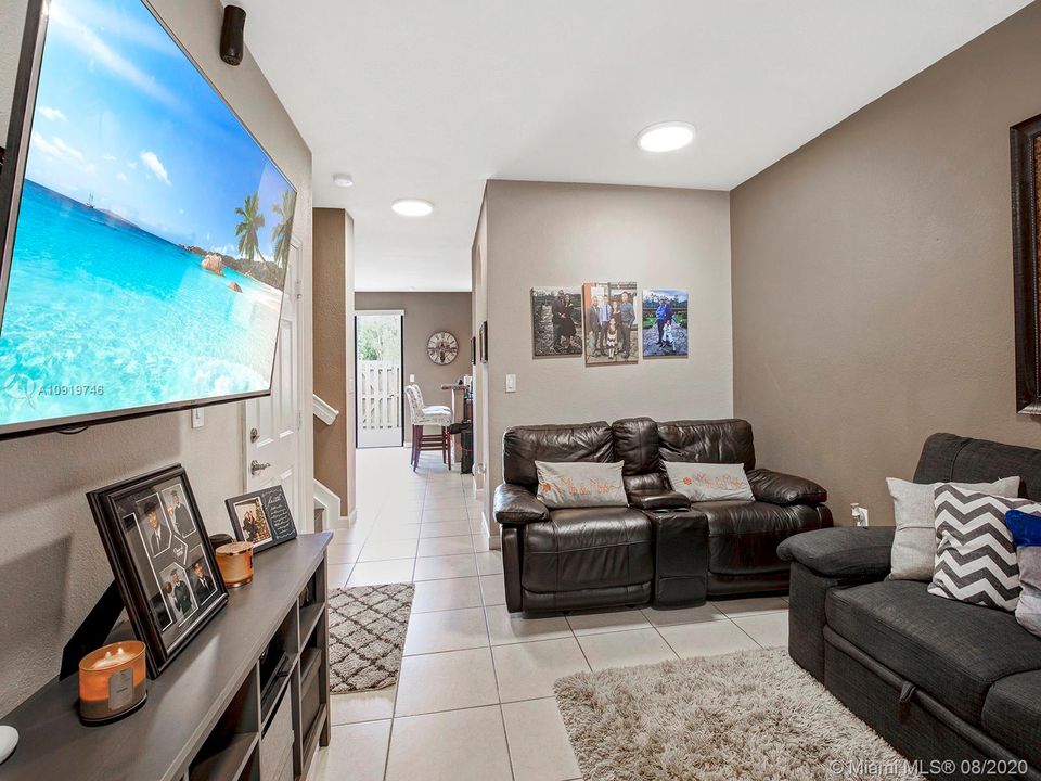 Recently Sold: $324,000 (3 beds, 2 baths, 1530 Square Feet)