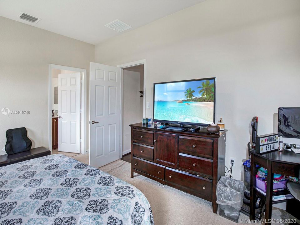 Recently Sold: $324,000 (3 beds, 2 baths, 1530 Square Feet)