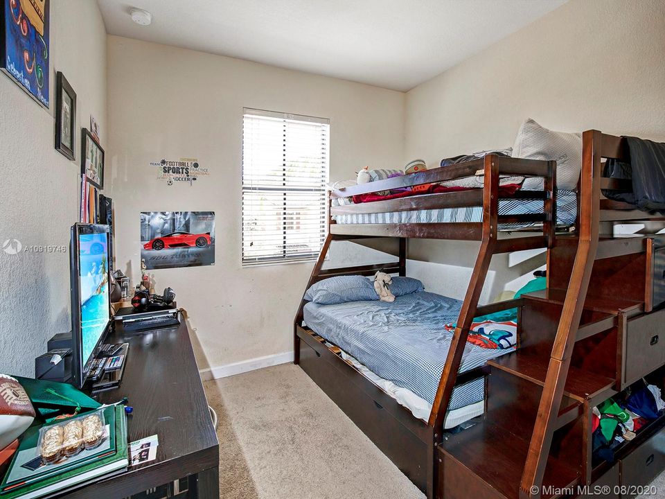 Recently Sold: $324,000 (3 beds, 2 baths, 1530 Square Feet)