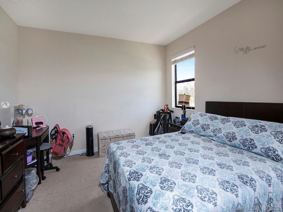 Recently Sold: $324,000 (3 beds, 2 baths, 1530 Square Feet)