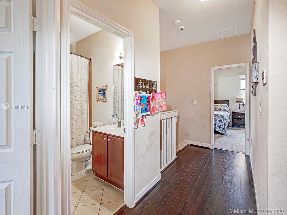 Recently Sold: $324,000 (3 beds, 2 baths, 1530 Square Feet)