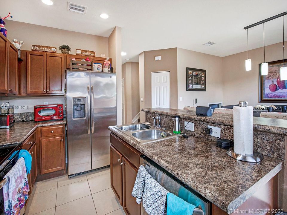 Recently Sold: $324,000 (3 beds, 2 baths, 1530 Square Feet)