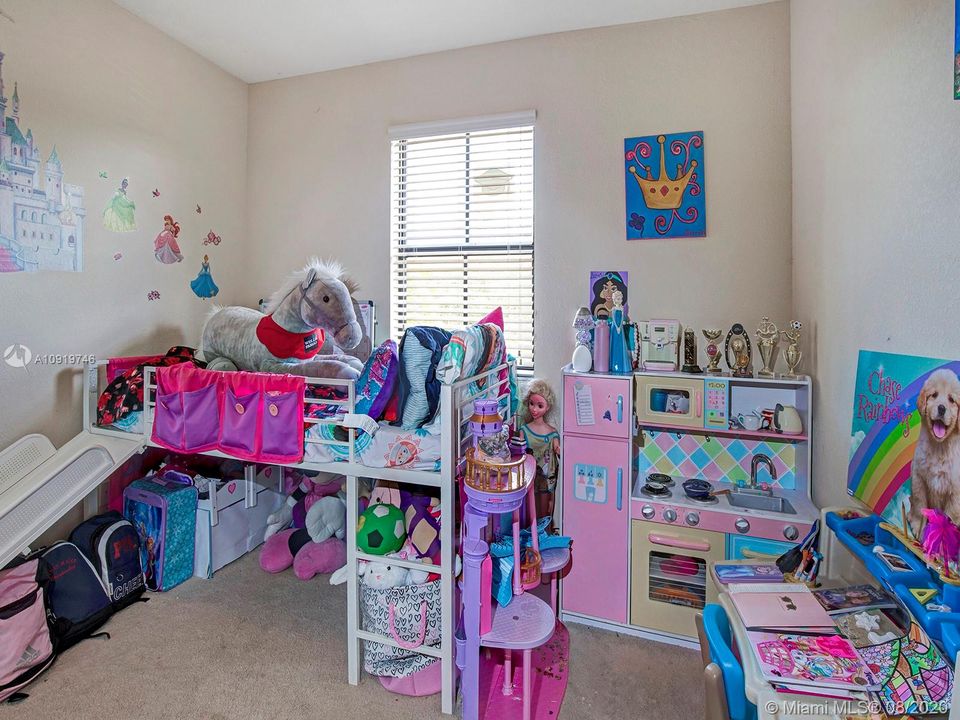 Recently Sold: $324,000 (3 beds, 2 baths, 1530 Square Feet)