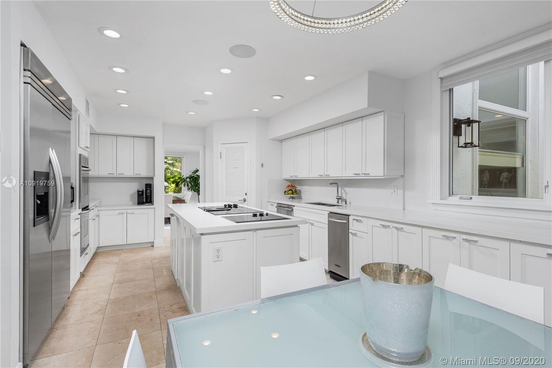 OPEN BRIGHT KITCHEN WITH STAINLESS STEEL APPLIANCES WITH BREAKFAST AREA.