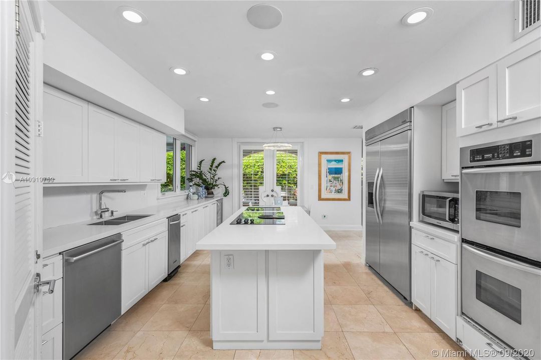 OPEN AND BRIGHT KITCHEN