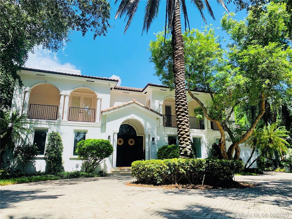 Vendido Recientemente: $2,495,000 (5 camas, 5 baños, 5363 Pies cuadrados)