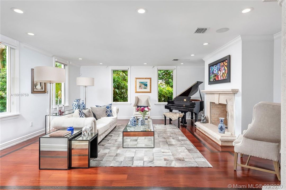 FORMAL LIVING AREA