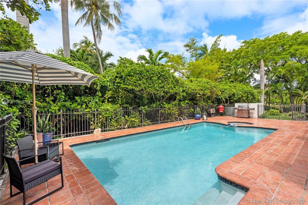 HEATED POOL WITH SALTY SYSTEM