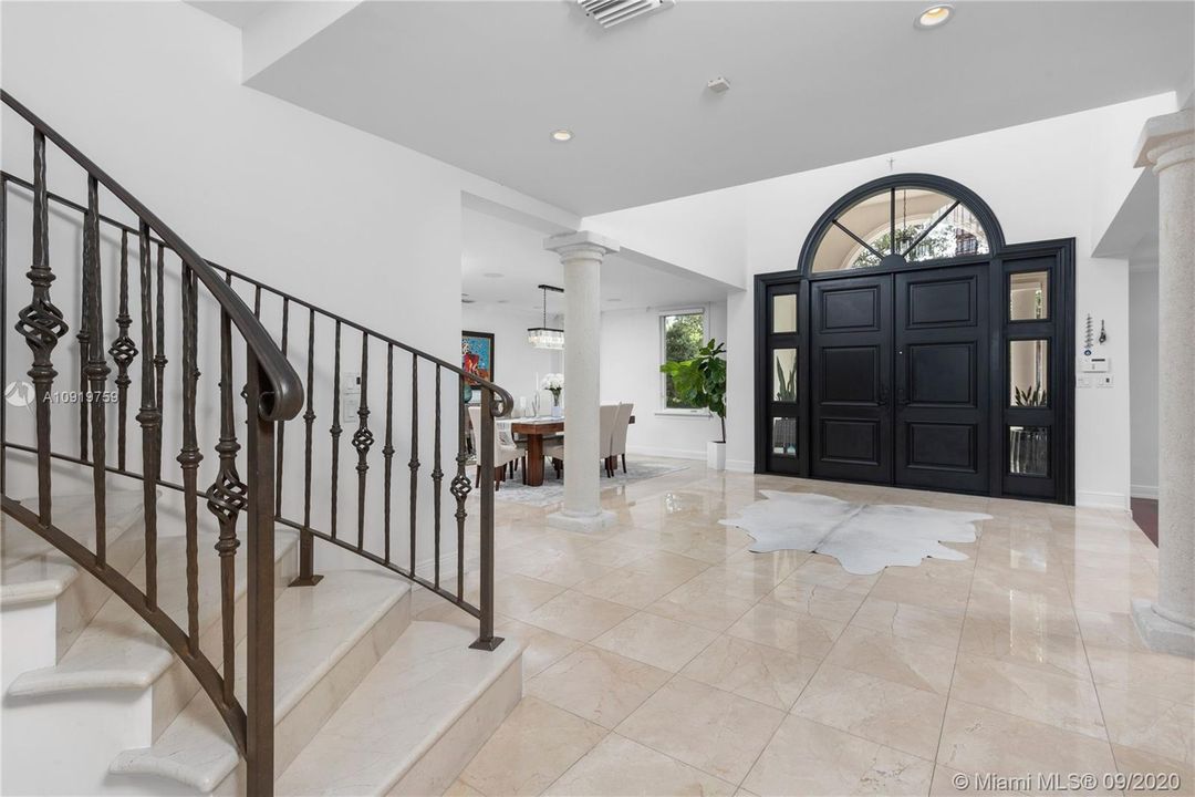 LUXURY ENTRYWAY