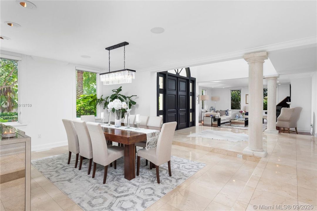 FORMAL DINING ROOM