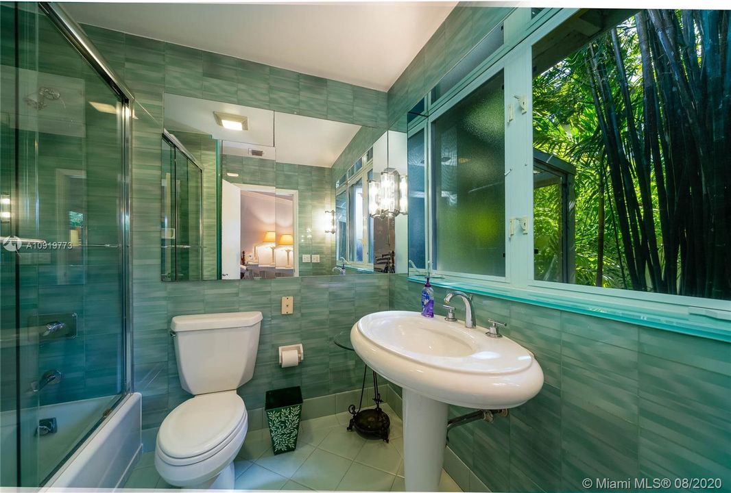 Недавно арендовано: $12,500 (4 спален, 4 ванн, 4137 Квадратных фут)