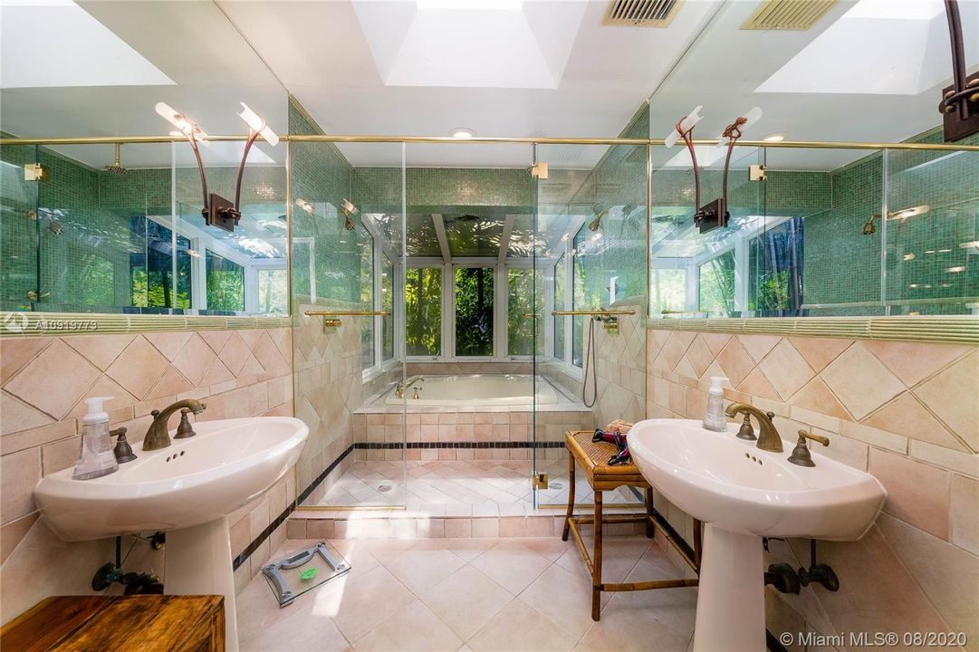 最近租的: $12,500 (4 贝兹, 4 浴室, 4137 平方英尺)