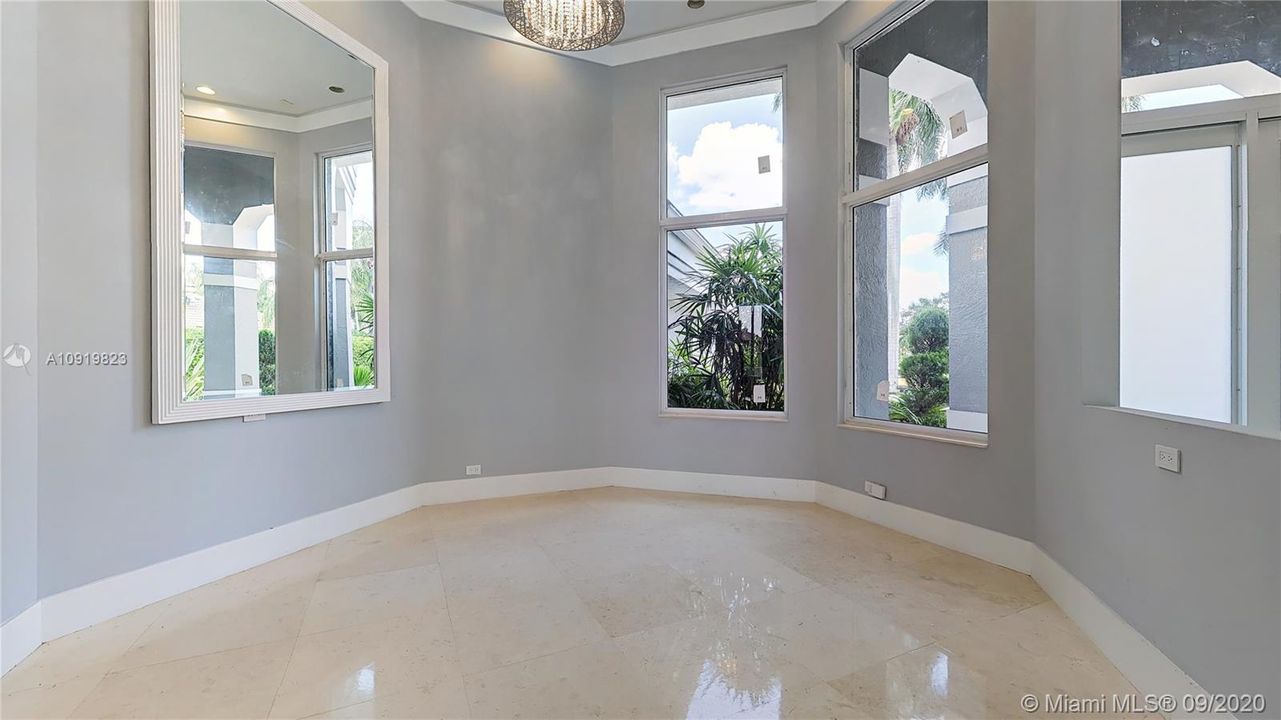 Recientemente alquilado: $8,500 (5 camas, 4 baños, 4156 Pies cuadrados)