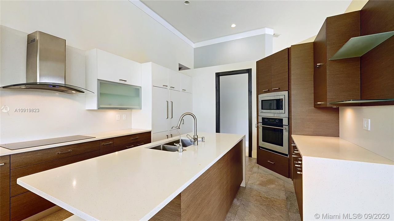 Recientemente alquilado: $8,500 (5 camas, 4 baños, 4156 Pies cuadrados)