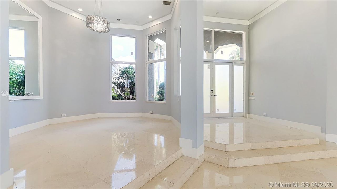 Recientemente alquilado: $8,500 (5 camas, 4 baños, 4156 Pies cuadrados)
