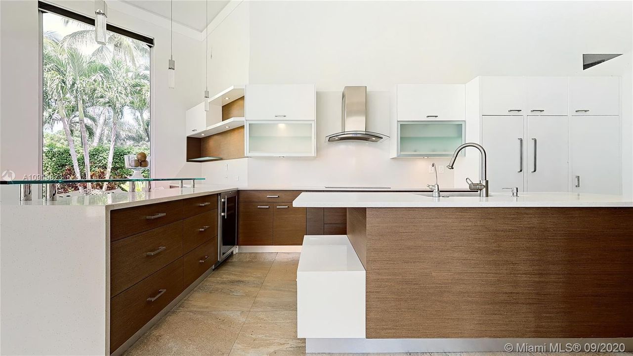 Recientemente alquilado: $8,500 (5 camas, 4 baños, 4156 Pies cuadrados)