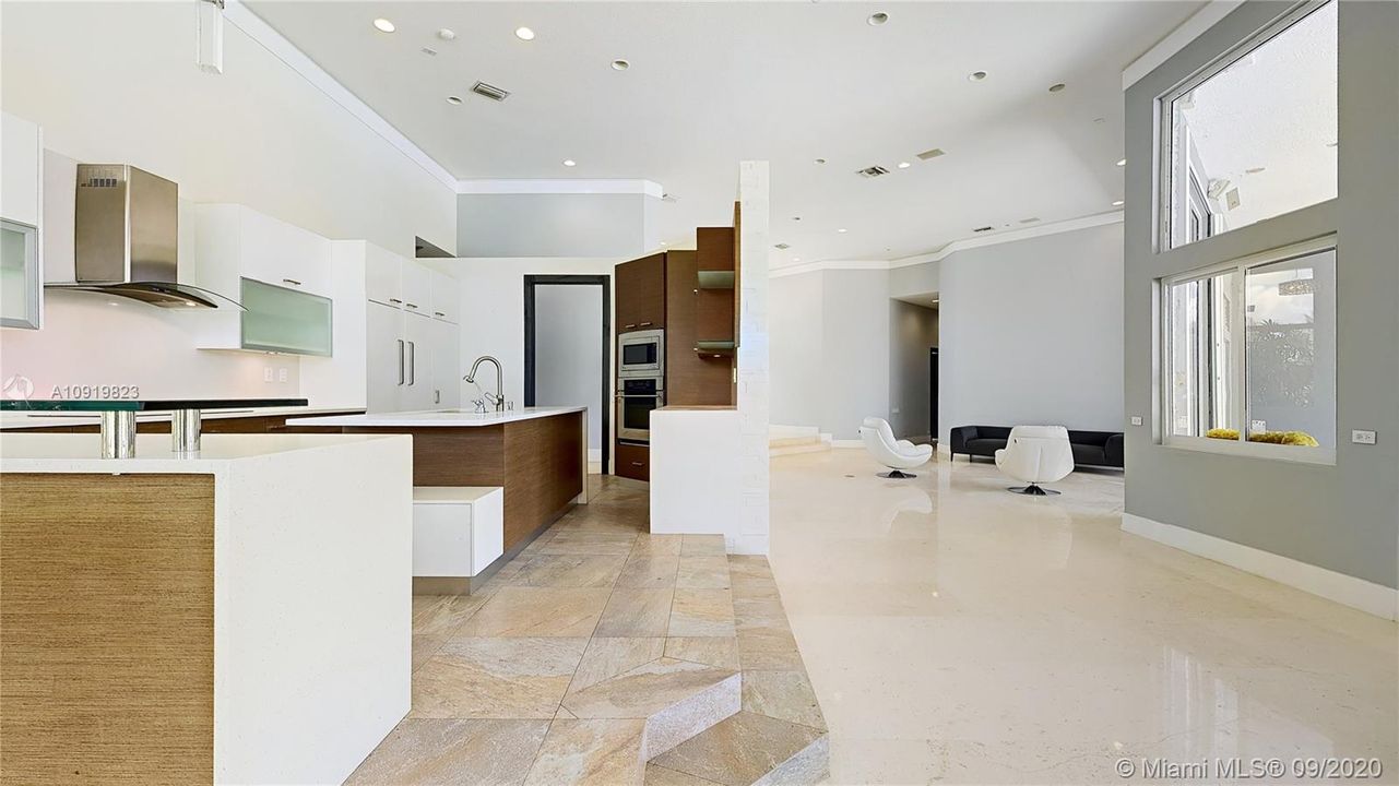 Recientemente alquilado: $8,500 (5 camas, 4 baños, 4156 Pies cuadrados)