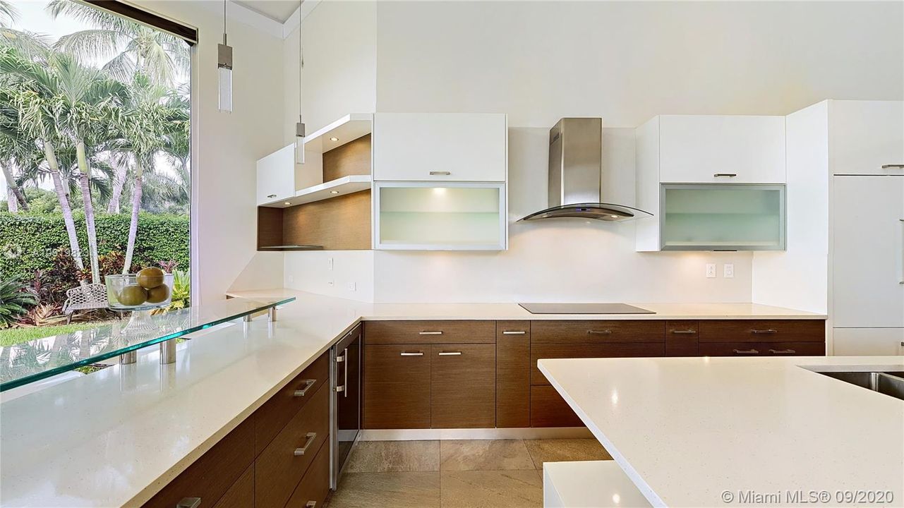Recientemente alquilado: $8,500 (5 camas, 4 baños, 4156 Pies cuadrados)