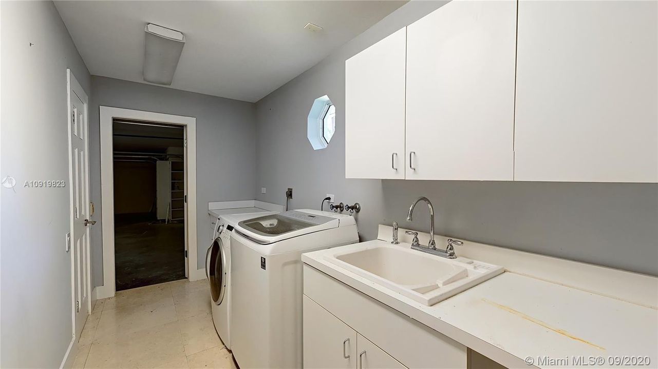 Recientemente alquilado: $8,500 (5 camas, 4 baños, 4156 Pies cuadrados)