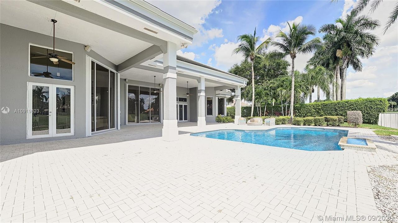 Recientemente alquilado: $8,500 (5 camas, 4 baños, 4156 Pies cuadrados)