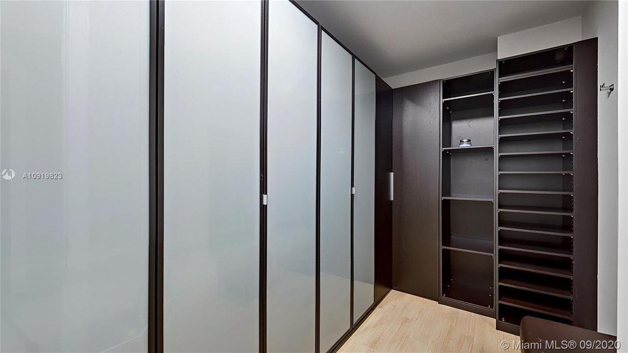 Recientemente alquilado: $8,500 (5 camas, 4 baños, 4156 Pies cuadrados)