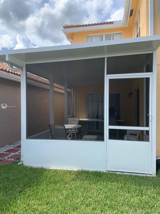 Vendido Recientemente: $309,900 (3 camas, 2 baños, 1796 Pies cuadrados)