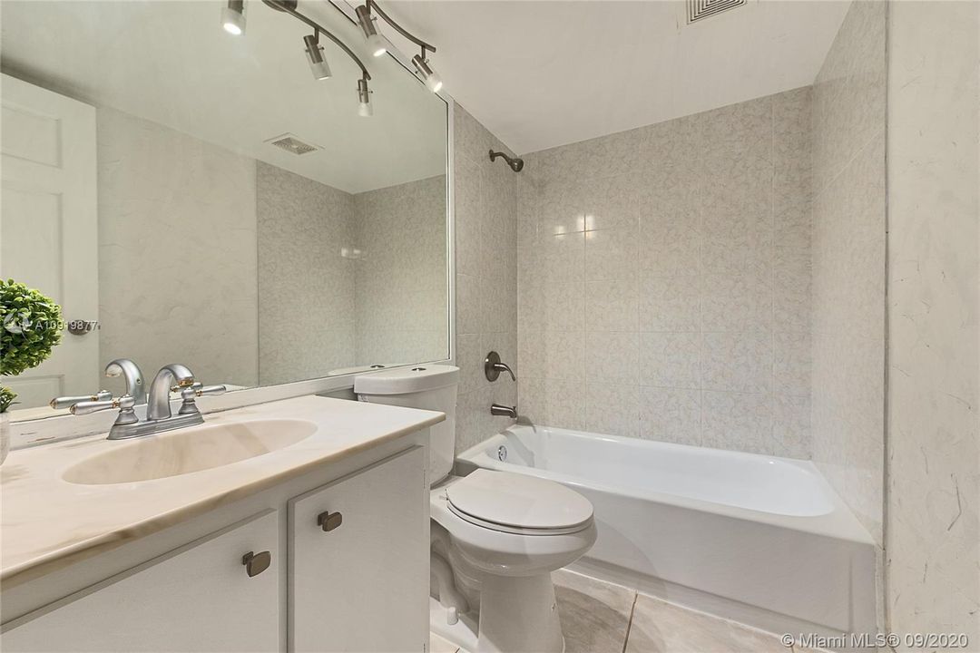 Vendido Recientemente: $283,700 (2 camas, 2 baños, 1485 Pies cuadrados)