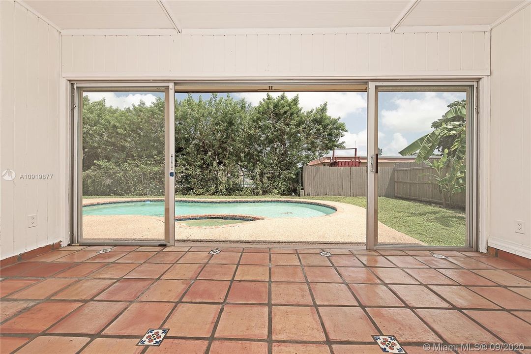 Vendido Recientemente: $283,700 (2 camas, 2 baños, 1485 Pies cuadrados)