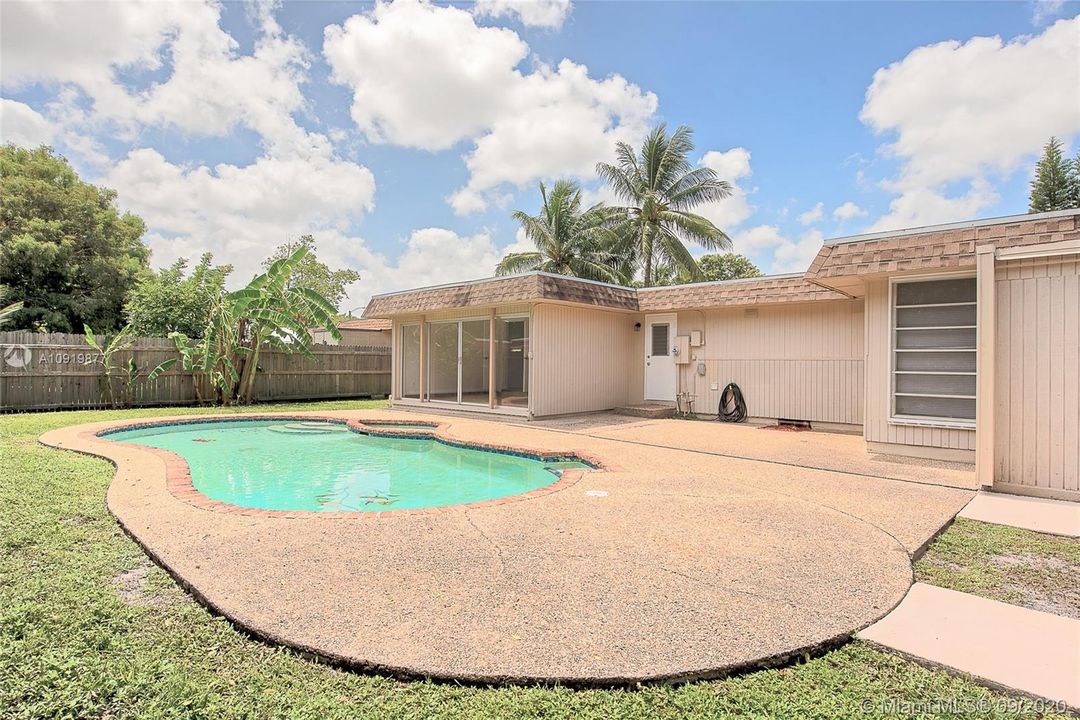 Vendido Recientemente: $283,700 (2 camas, 2 baños, 1485 Pies cuadrados)