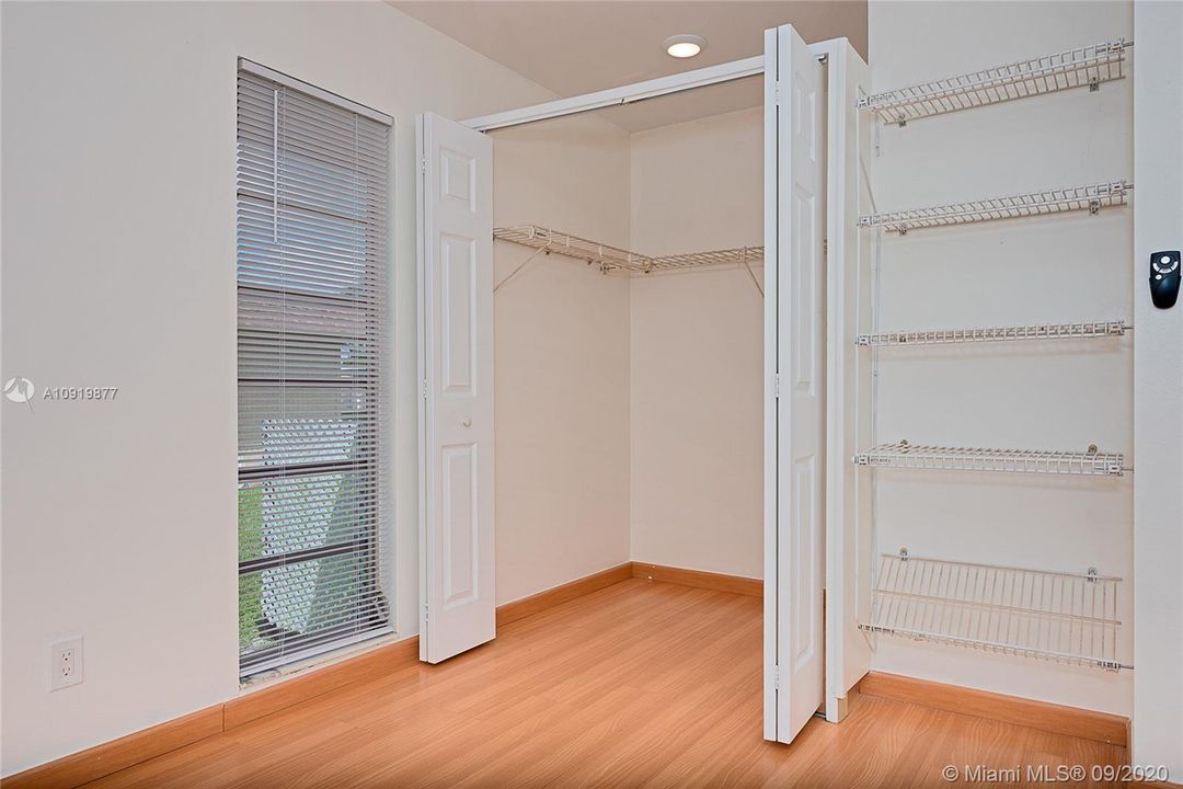 Vendido Recientemente: $283,700 (2 camas, 2 baños, 1485 Pies cuadrados)
