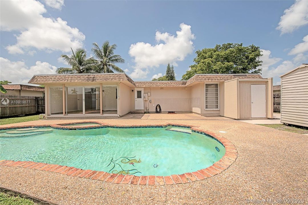 Vendido Recientemente: $283,700 (2 camas, 2 baños, 1485 Pies cuadrados)