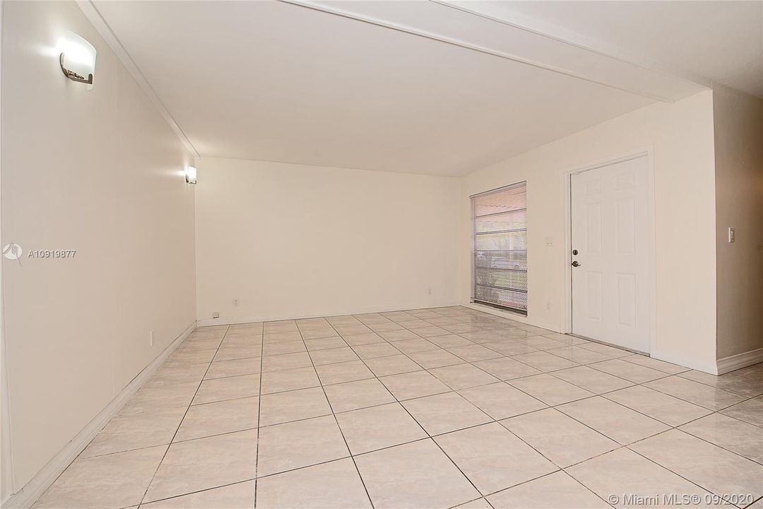 Vendido Recientemente: $283,700 (2 camas, 2 baños, 1485 Pies cuadrados)