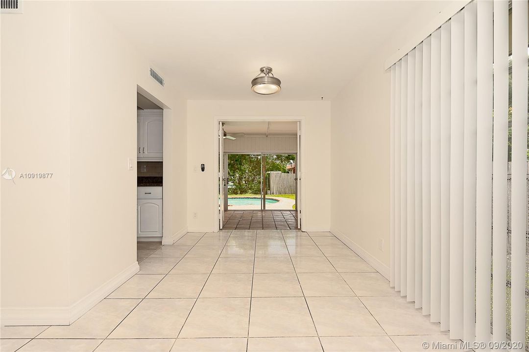 Vendido Recientemente: $283,700 (2 camas, 2 baños, 1485 Pies cuadrados)