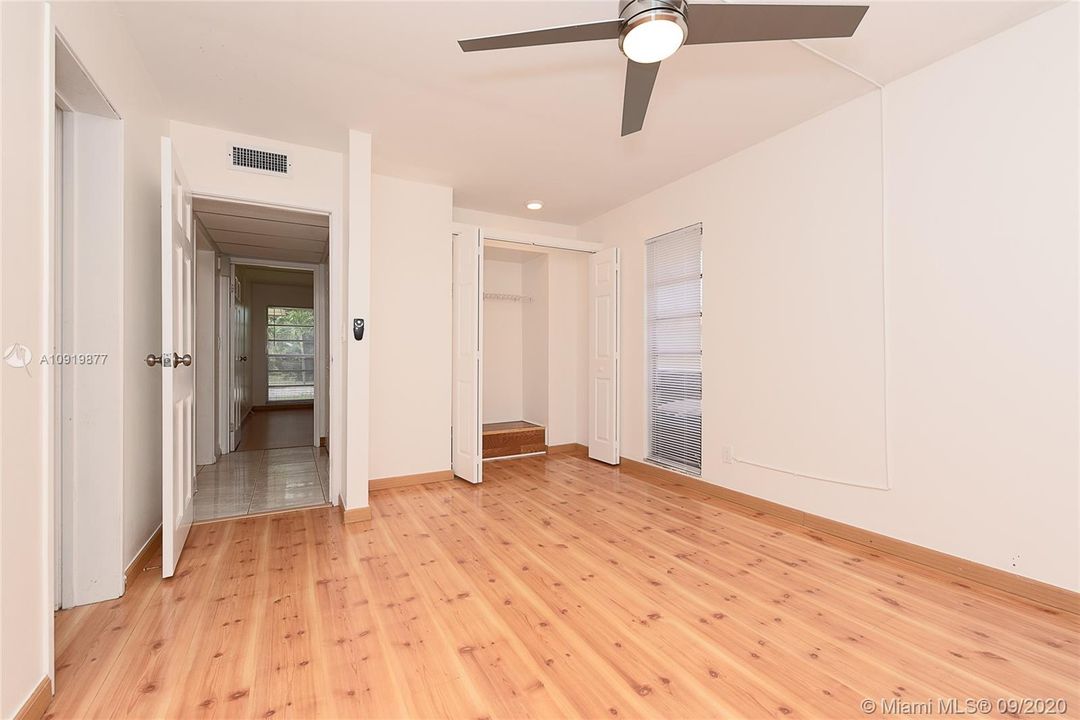 Vendido Recientemente: $283,700 (2 camas, 2 baños, 1485 Pies cuadrados)